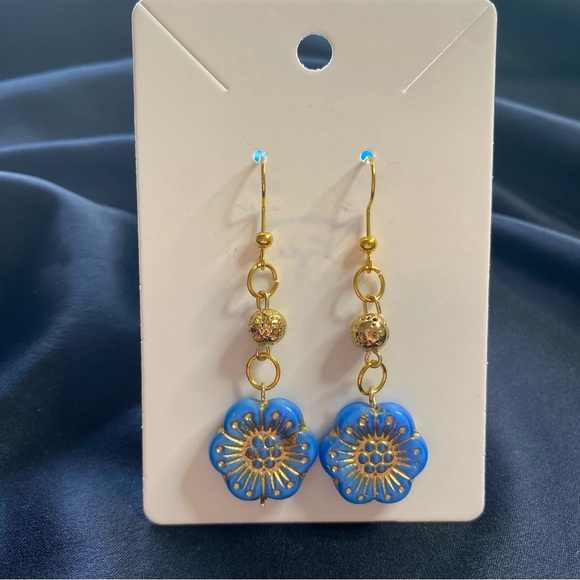 Blue Willow Boutique Earrings - Picture 2 of 4